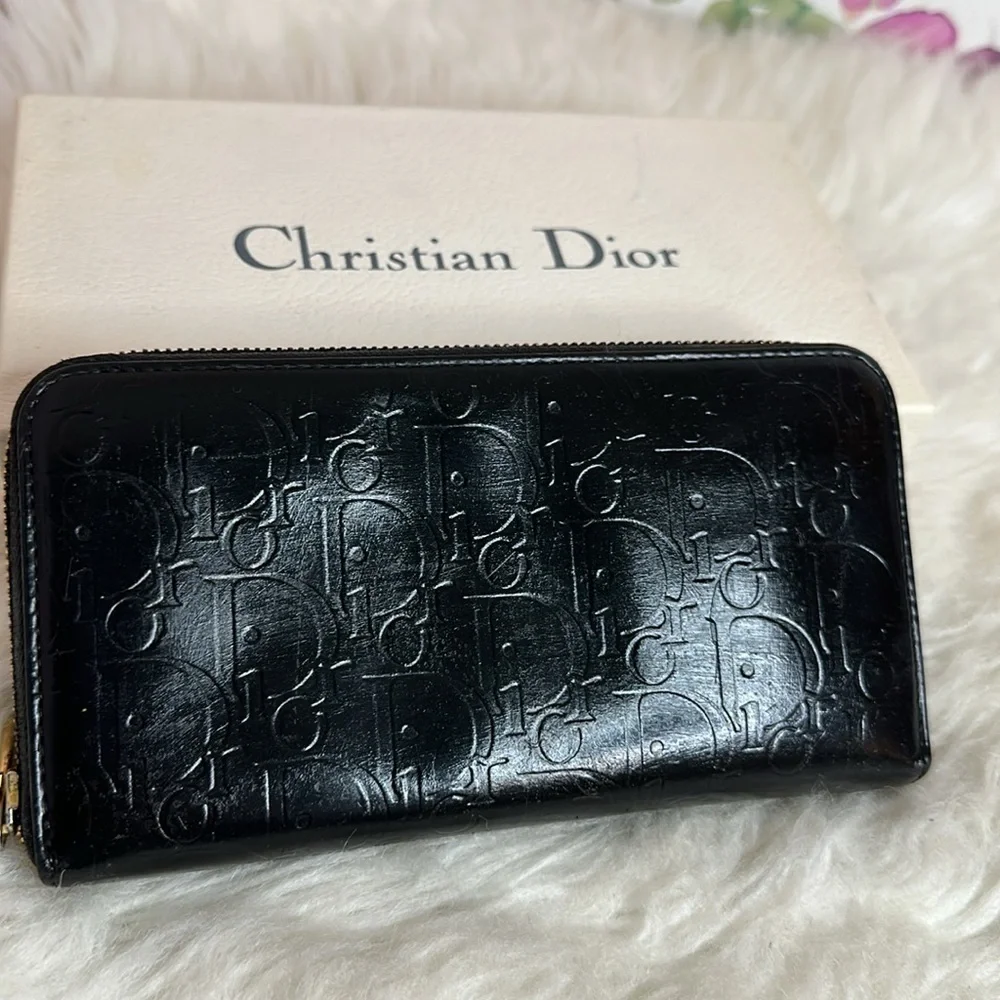 💯Authentic Dior Black Embossed Wallet🍀